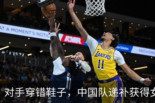 对手穿错鞋子，中国队递补获得女子马拉松竞走金银牌